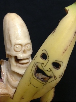 バナナ顔と皮.jpg